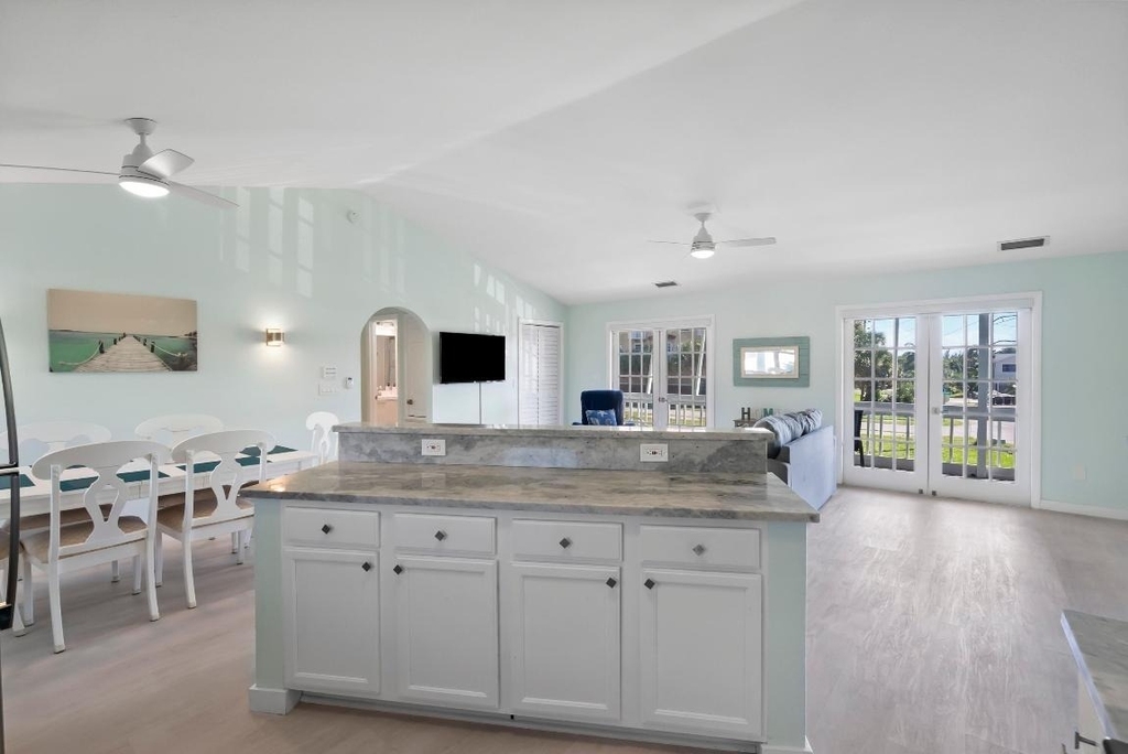 670 Hernando Street - Photo 2