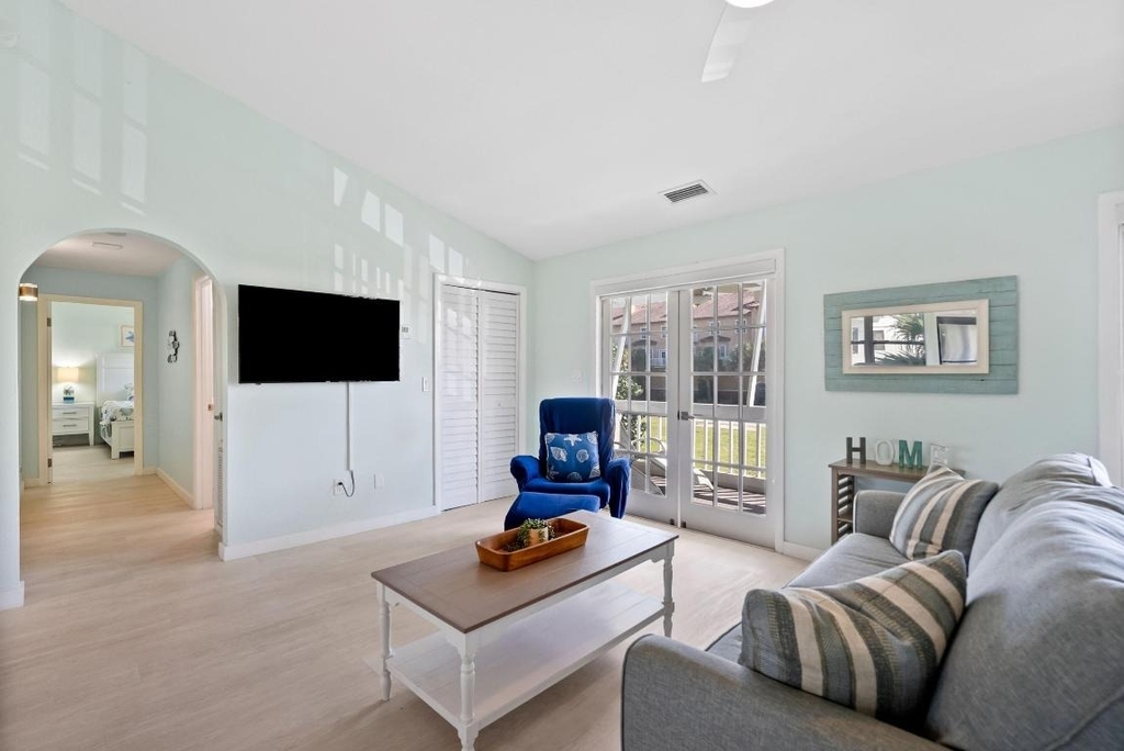 670 Hernando Street - Photo 0