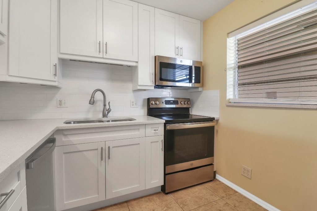 12016 Greenway Circle S - Photo 2