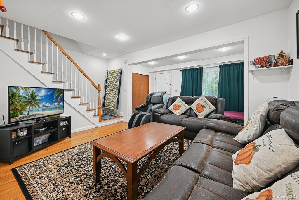 13 Herbert Avenue - Photo 2