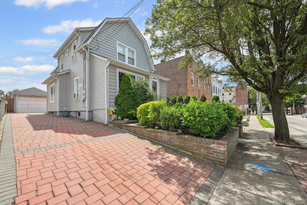 13 Herbert Avenue - Photo 0