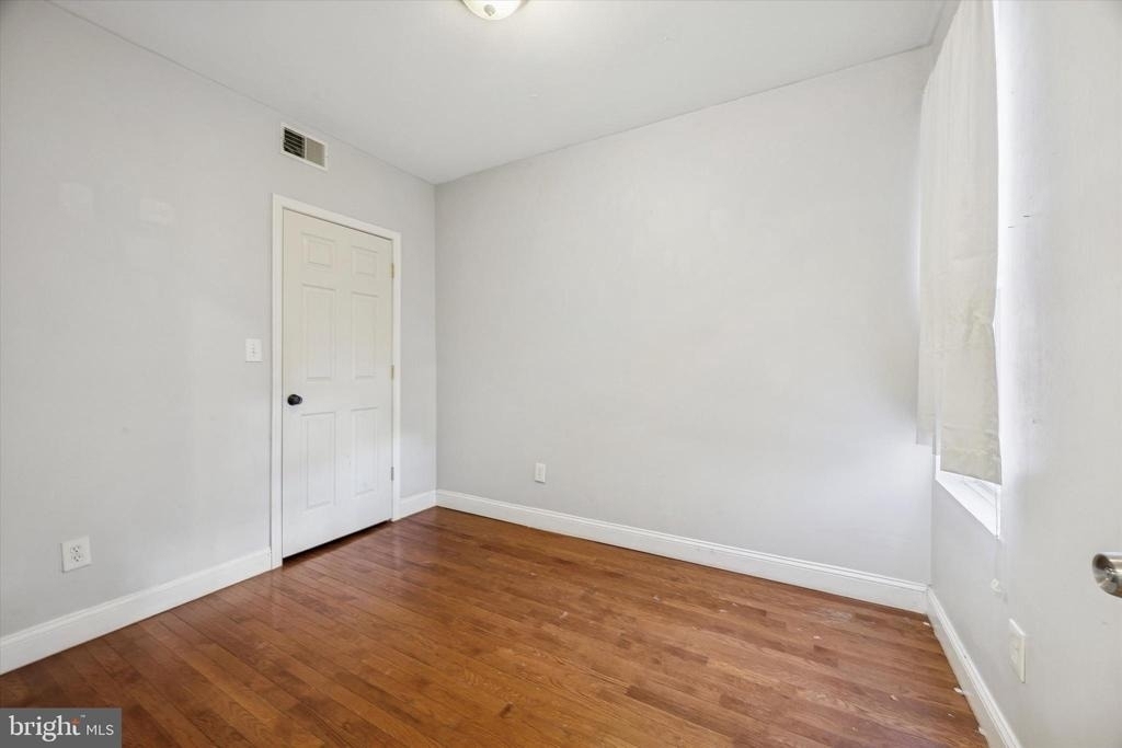 1625 Edgley Street - Photo 3
