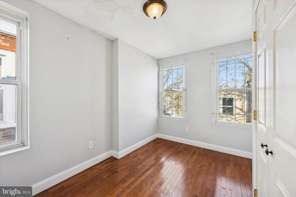 1625 Edgley Street - Photo 2