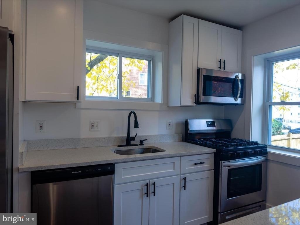 3326 12th Street Se - Photo 6