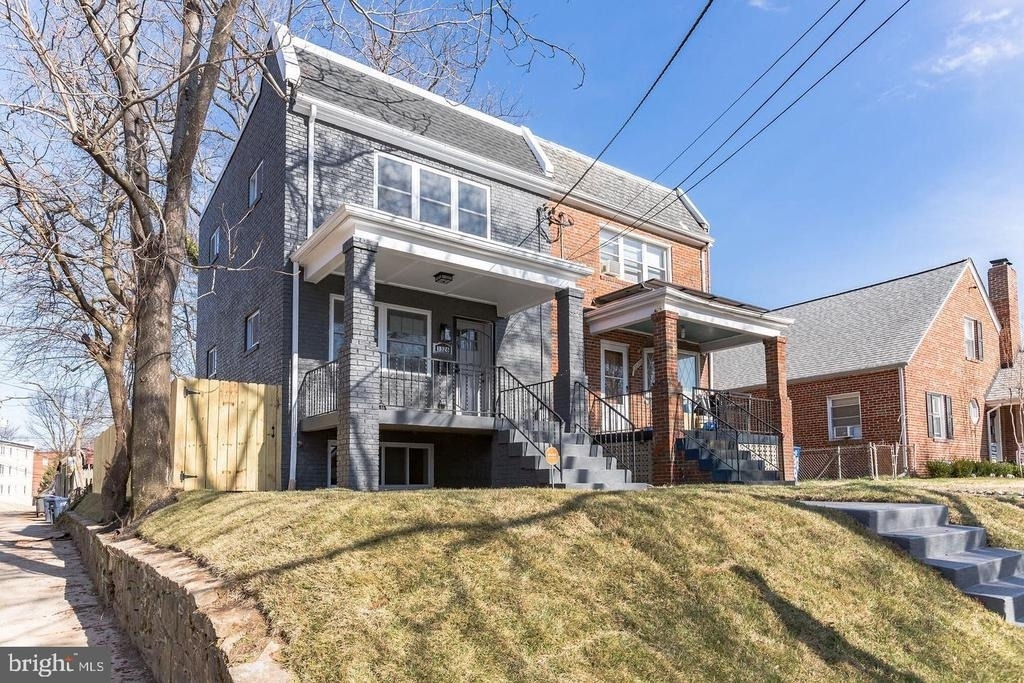 3326 12th Street Se - Photo 4
