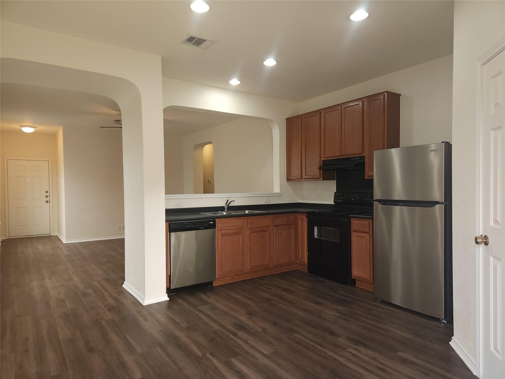 205 Beech Dr - Photo 2