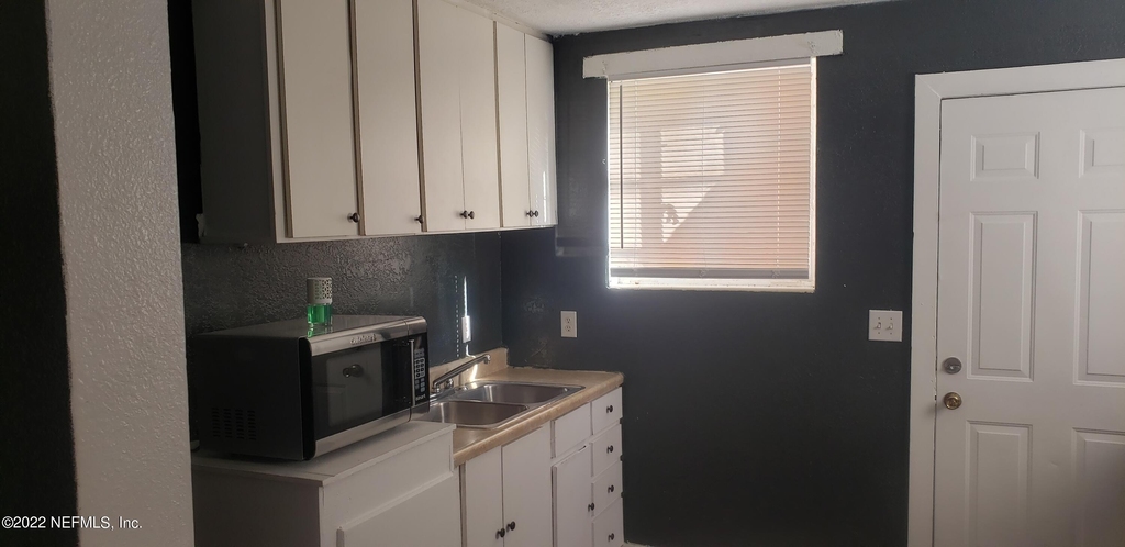 1923 Fairfax Street - Photo 4