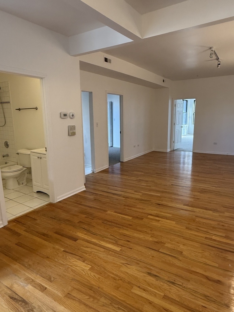 5726 S King Drive - Photo 2
