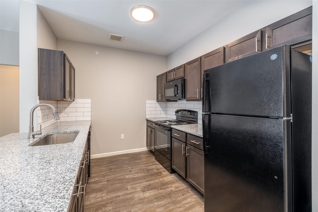 823 N Ardenwood Drive - Photo 2