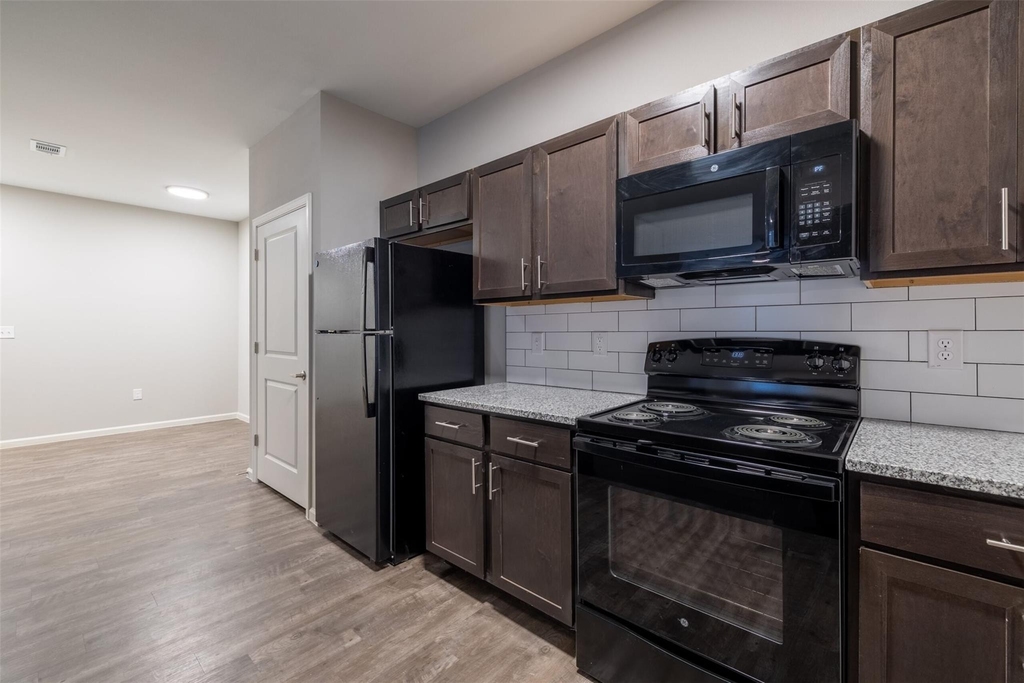 823 N Ardenwood Drive - Photo 3
