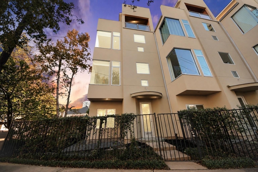 1610 Calumet Street - Photo 3