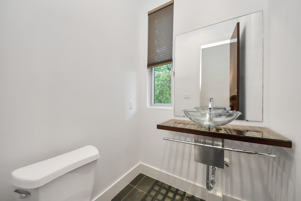 1610 Calumet Street - Photo 17