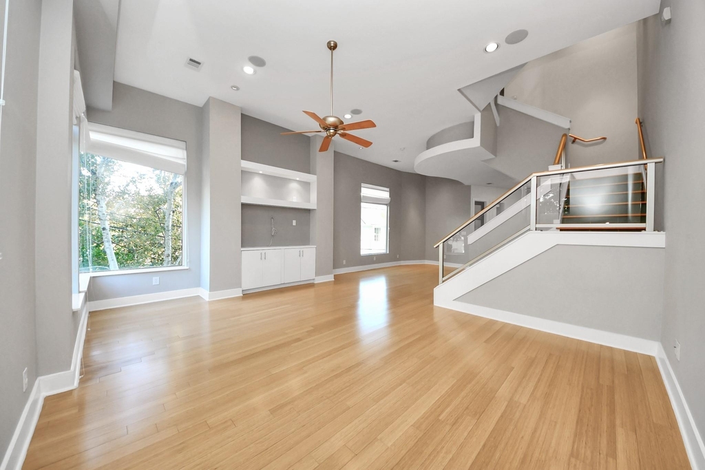 1610 Calumet Street - Photo 0