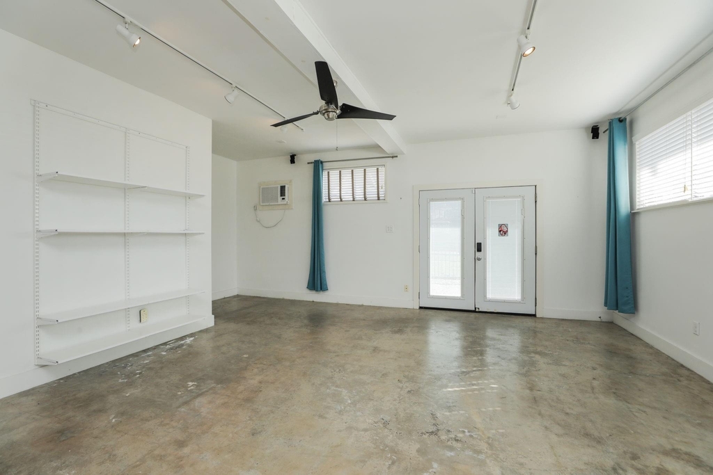 2215 Cleburne Street - Photo 5