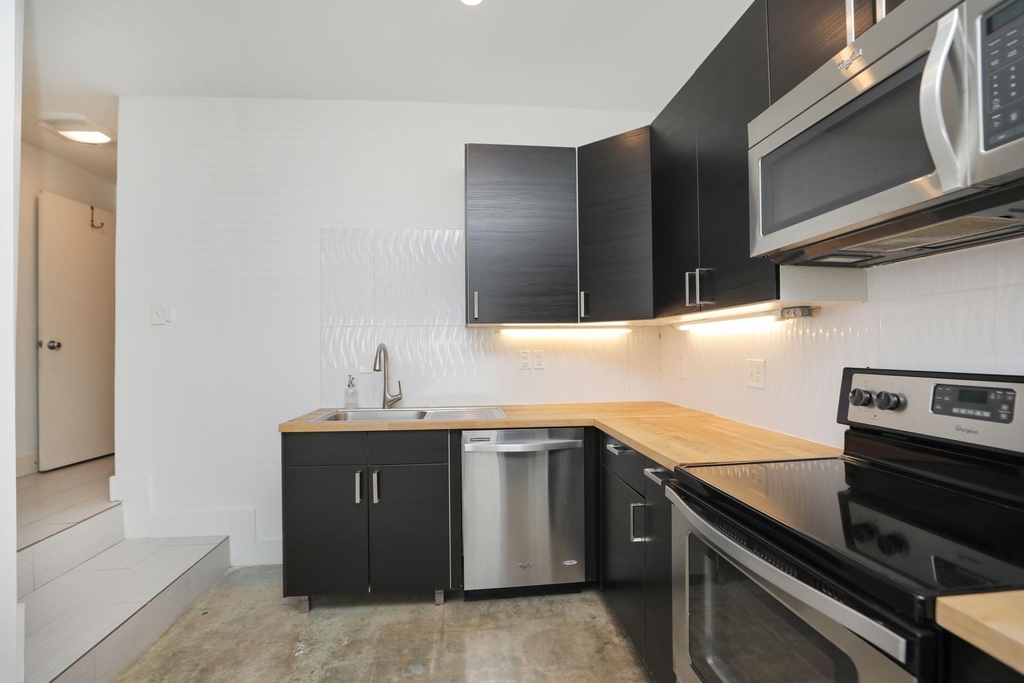 2215 Cleburne Street - Photo 17