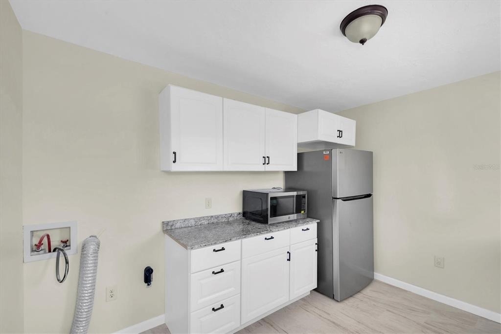 1607 18th Street E - Photo 4