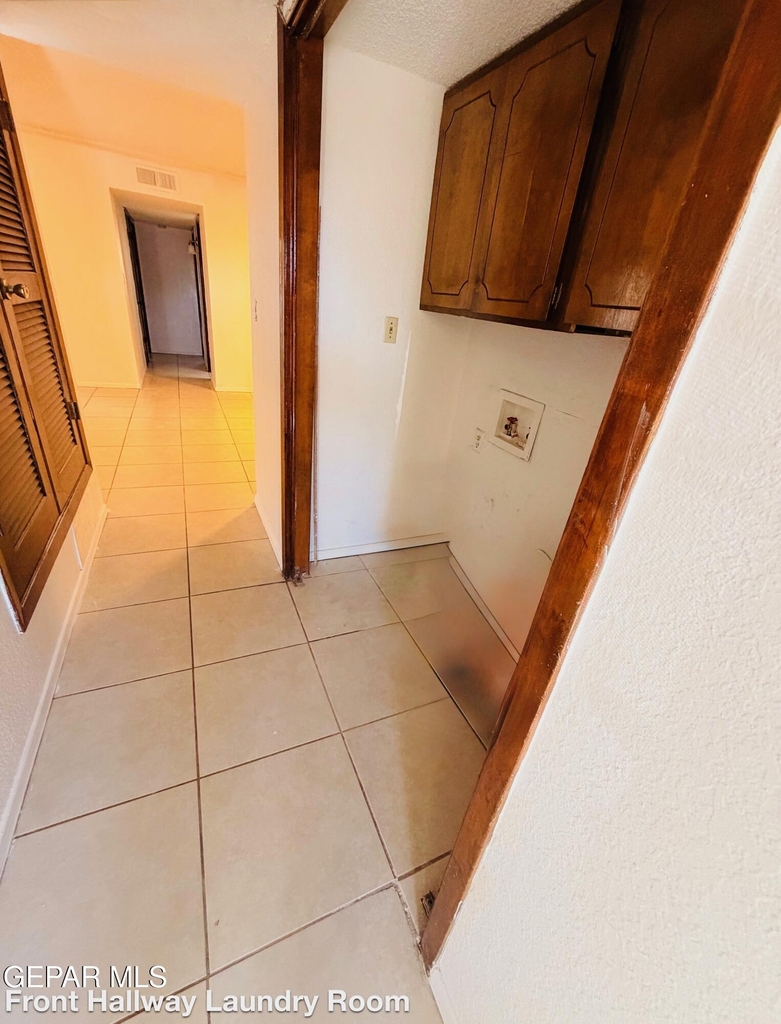 10555 Kinross Avenue - Photo 9