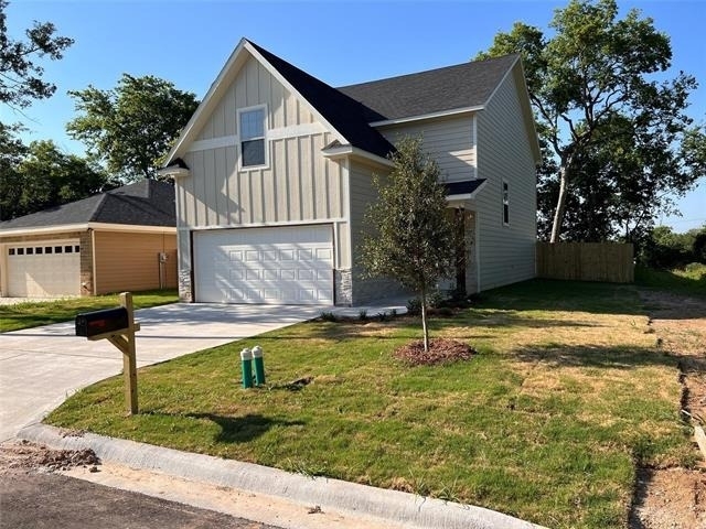 716 E 5th Street - Photo 1