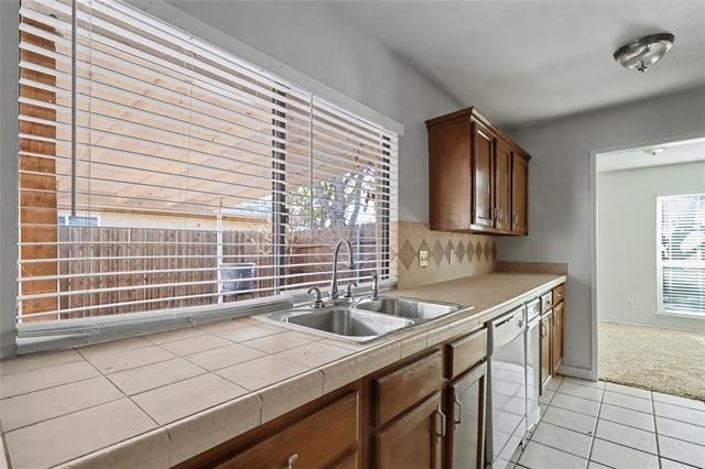 921 Middle Cove Drive - Photo 2