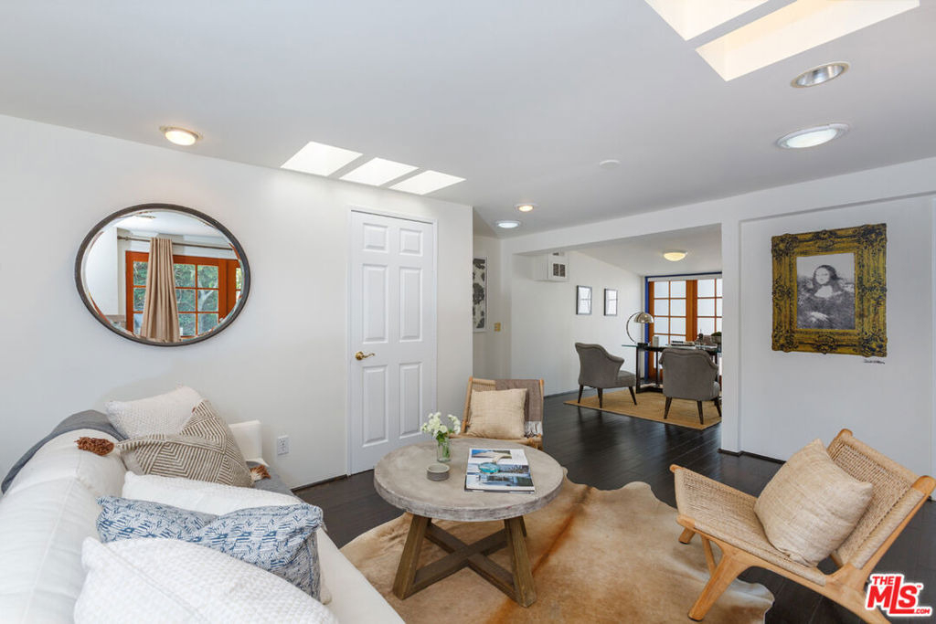 465 S Sherbourne Drive - Photo 19