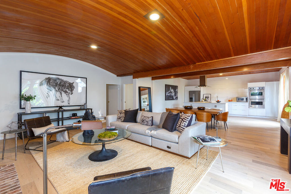 465 S Sherbourne Drive - Photo 2