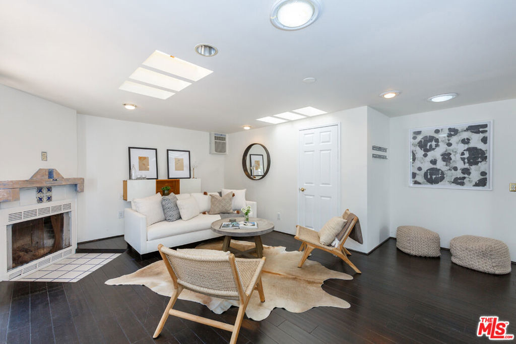 465 S Sherbourne Drive - Photo 18