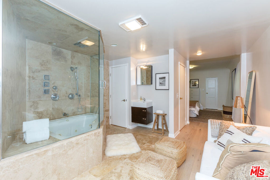 465 S Sherbourne Drive - Photo 15