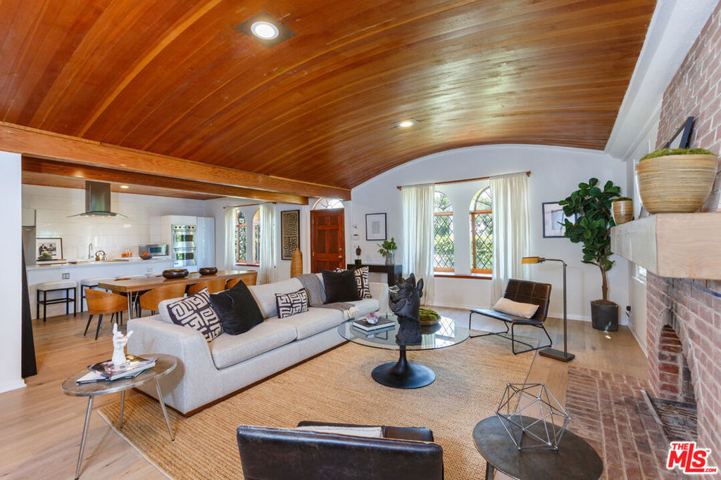 465 S Sherbourne Drive - Photo 3