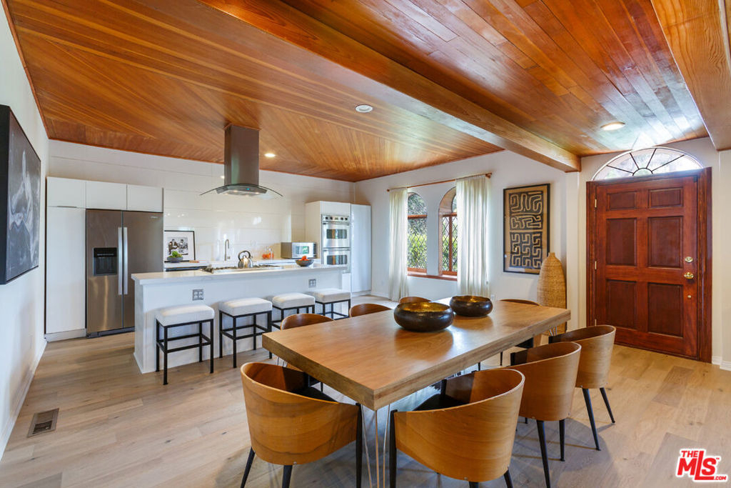 465 S Sherbourne Drive - Photo 4