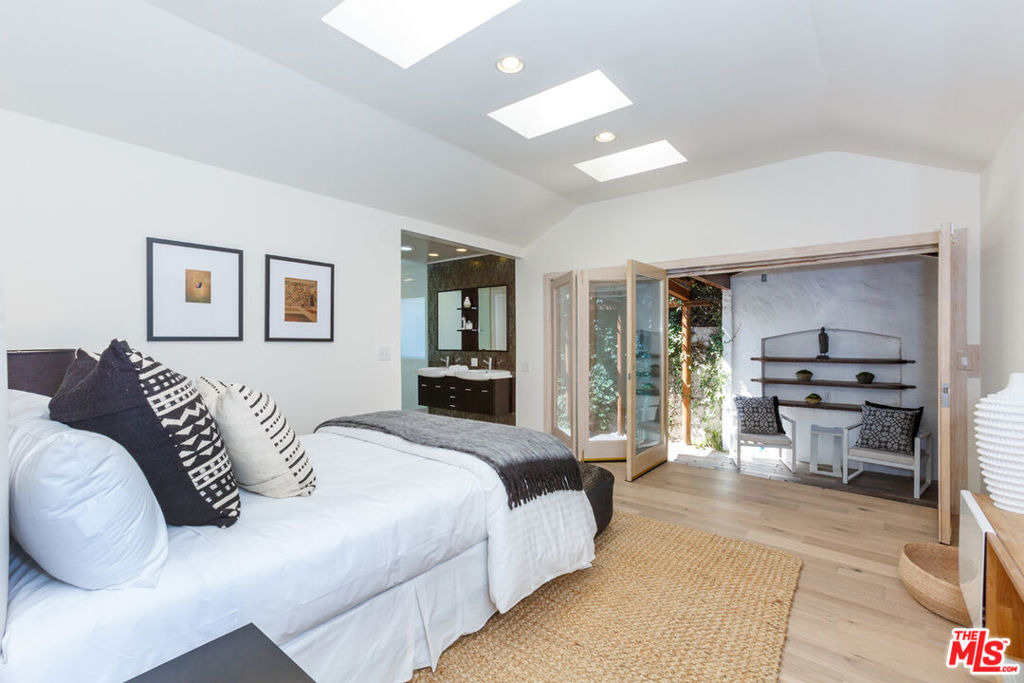 465 S Sherbourne Drive - Photo 8