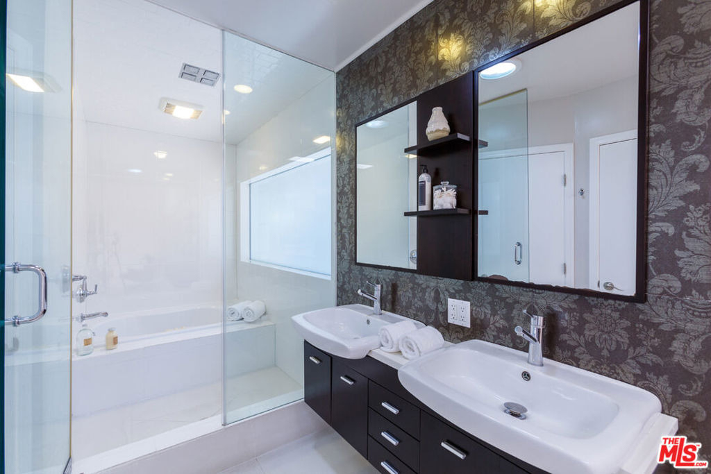 465 S Sherbourne Drive - Photo 10