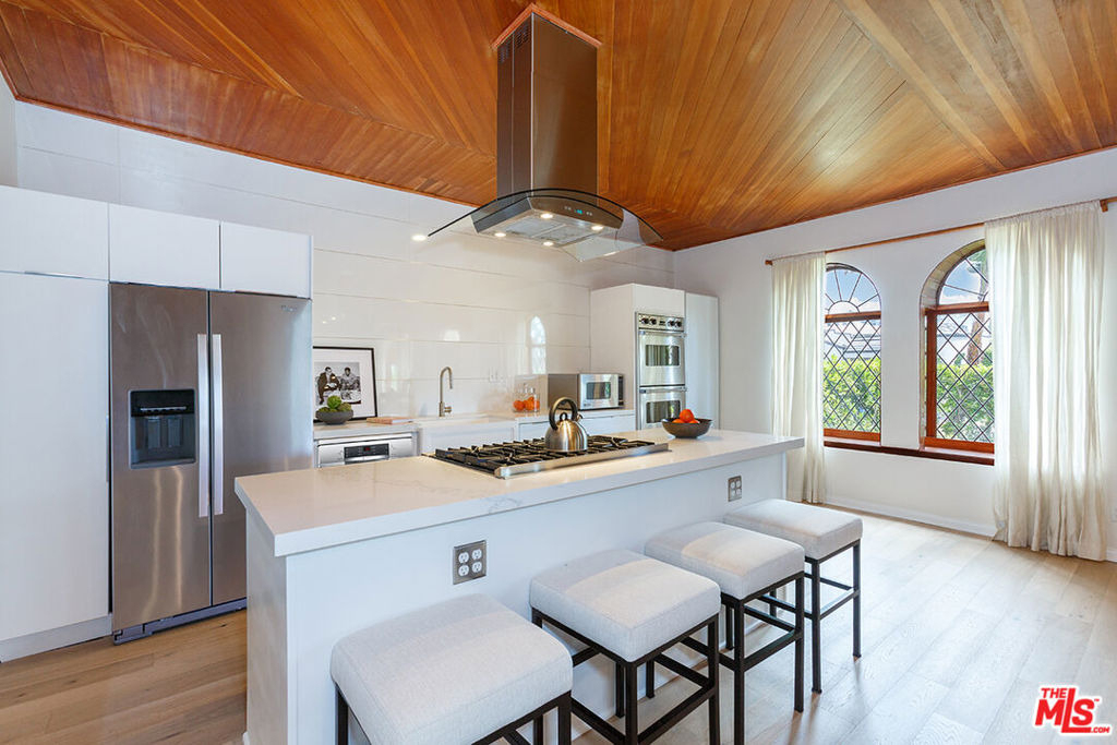 465 S Sherbourne Drive - Photo 6