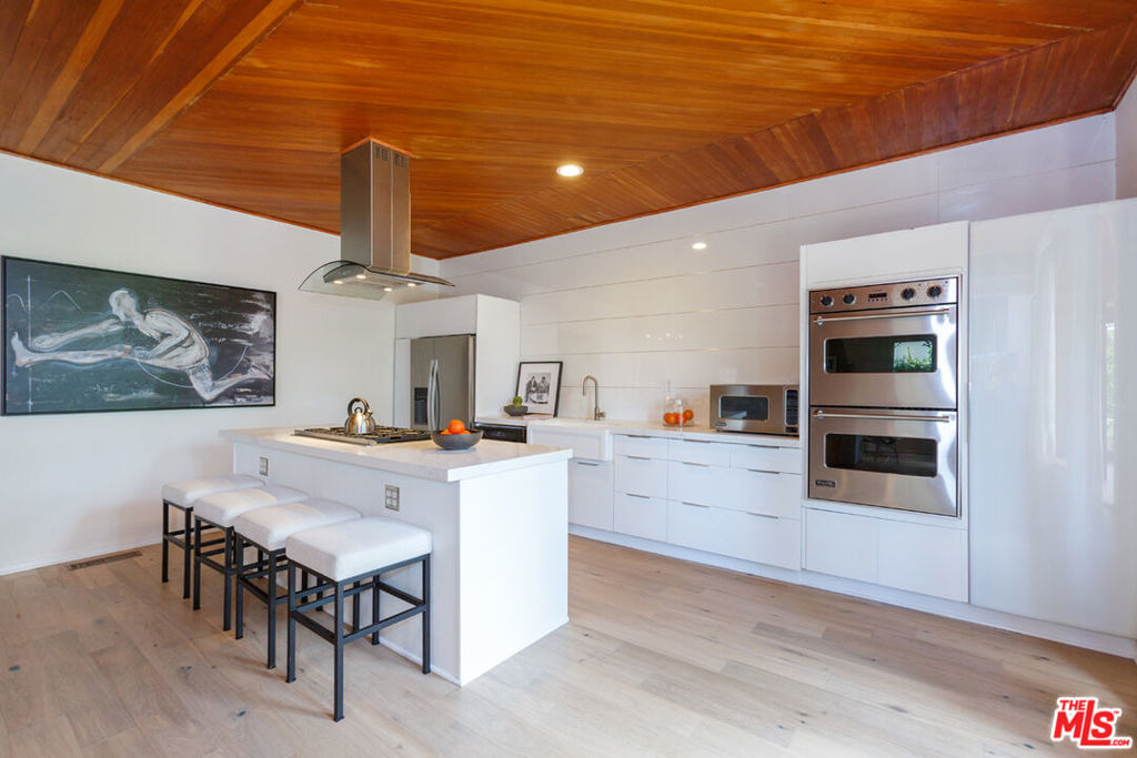 465 S Sherbourne Drive - Photo 5