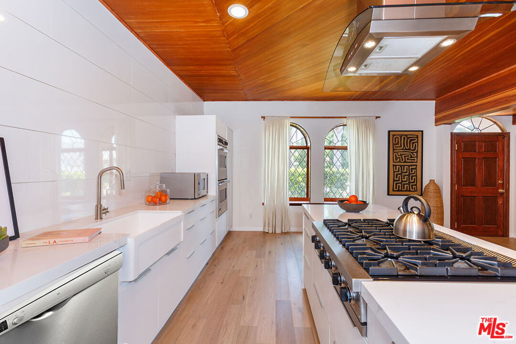 465 S Sherbourne Drive - Photo 7