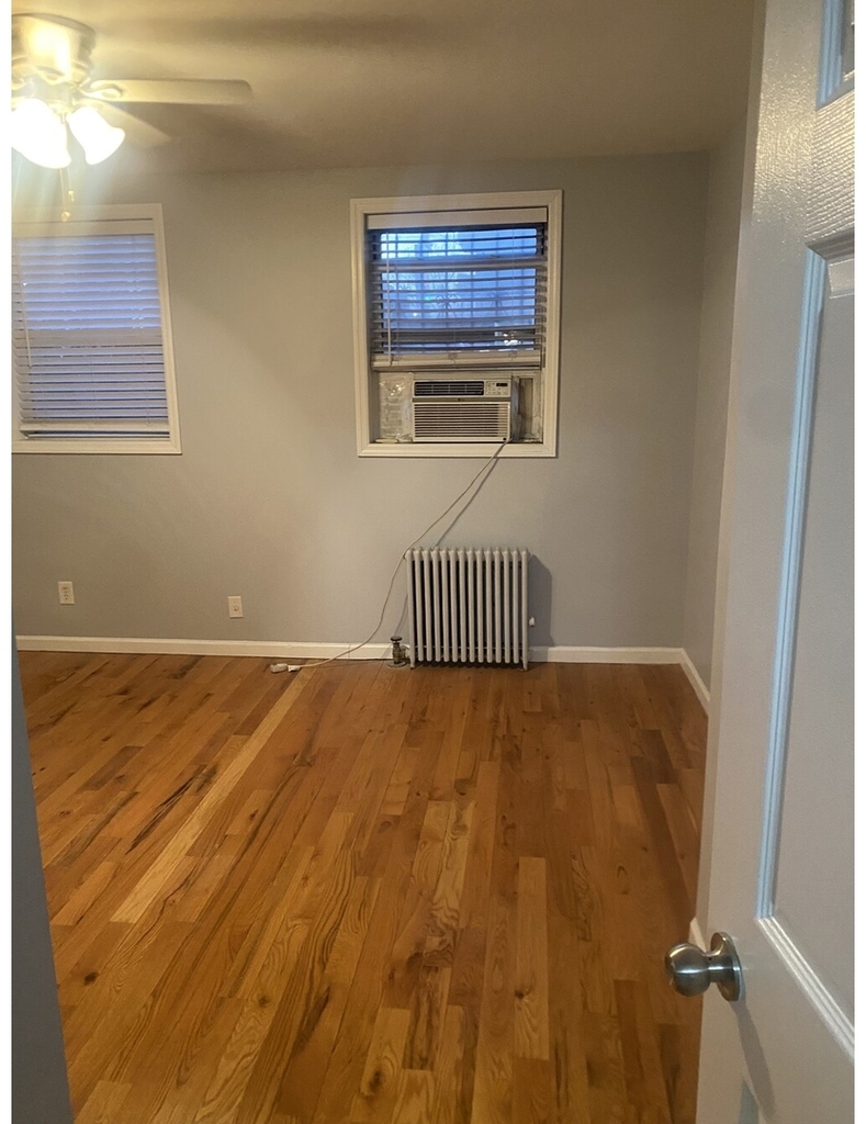 454 Lorimer St - Photo 1