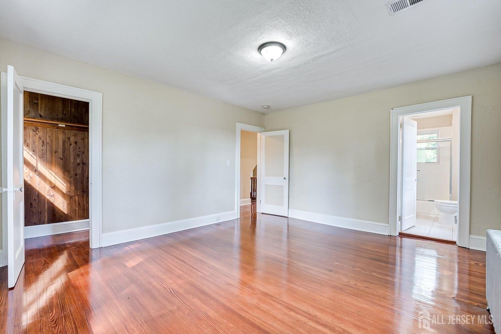 338 Buckelew Avenue - Photo 16