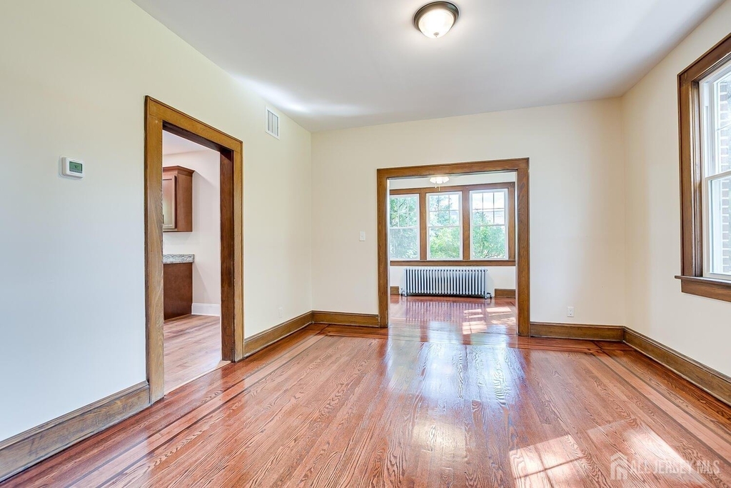 338 Buckelew Avenue - Photo 4