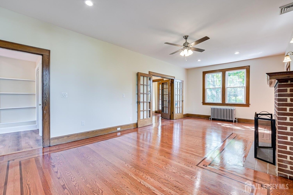 338 Buckelew Avenue - Photo 3