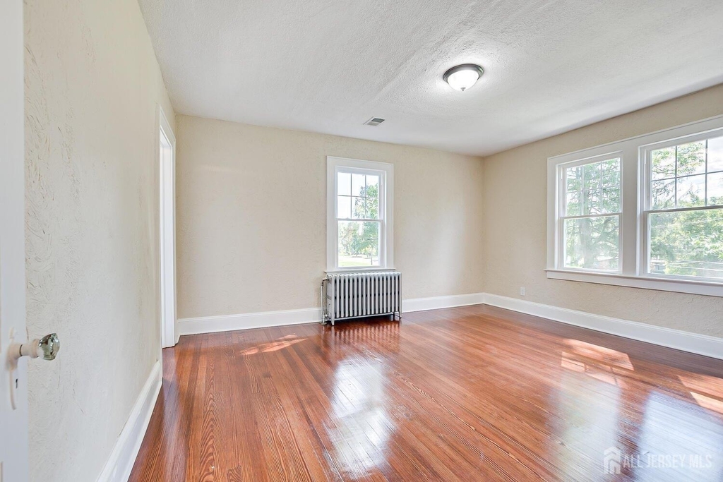 338 Buckelew Avenue - Photo 15