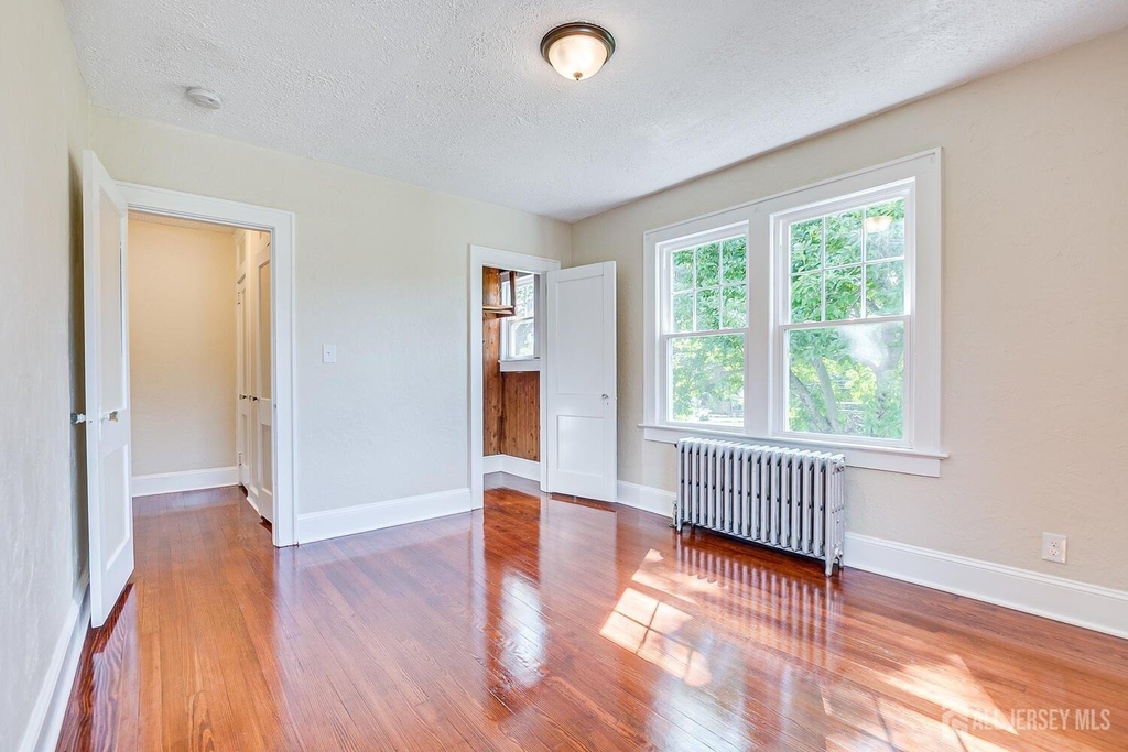 338 Buckelew Avenue - Photo 20