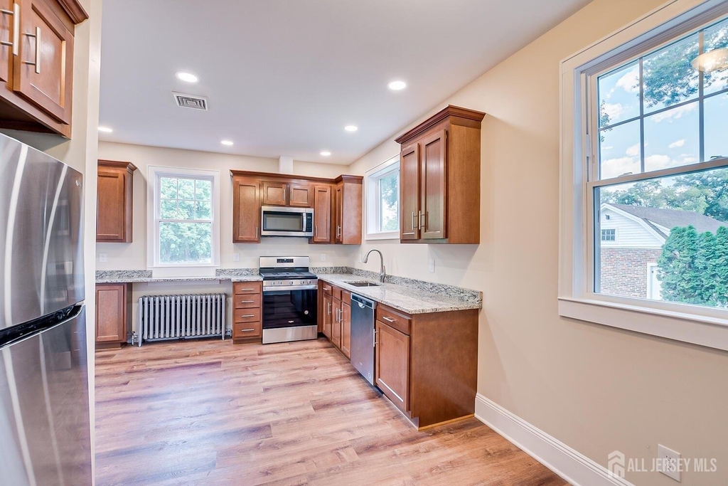 338 Buckelew Avenue - Photo 7