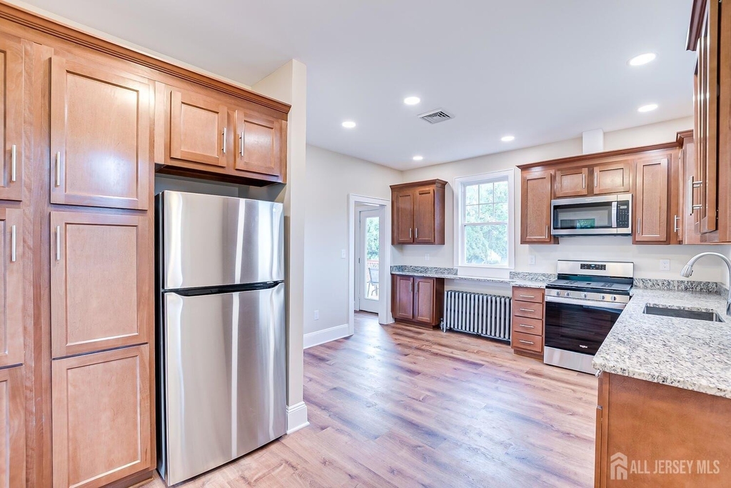338 Buckelew Avenue - Photo 8