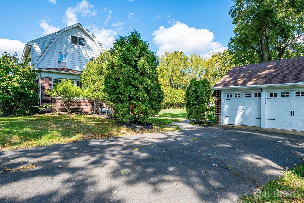 338 Buckelew Avenue - Photo 51