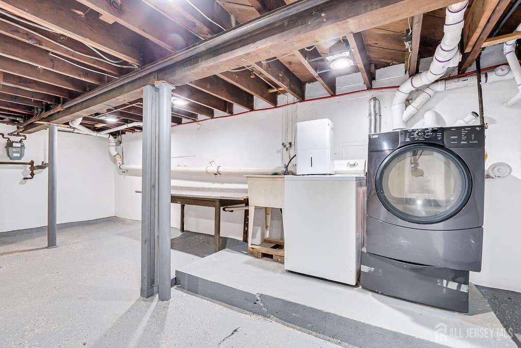 338 Buckelew Avenue - Photo 31