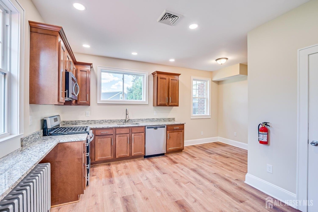 338 Buckelew Avenue - Photo 9