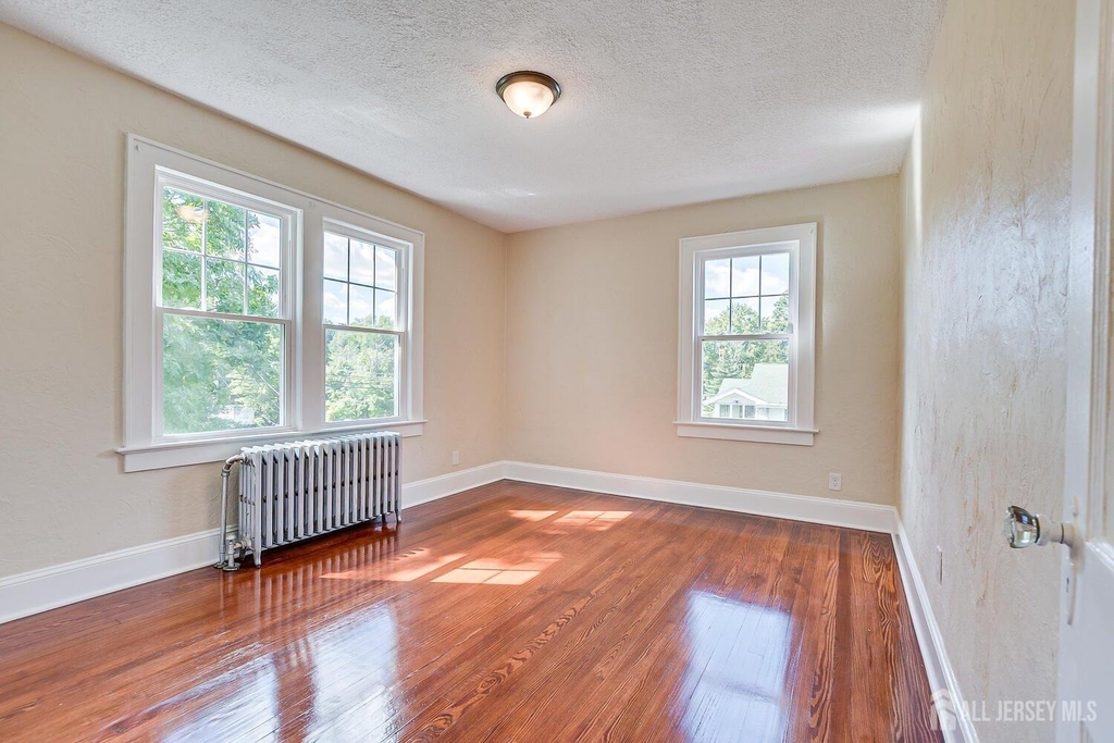 338 Buckelew Avenue - Photo 19