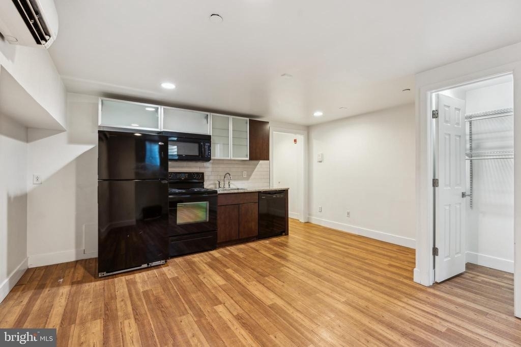 1611 W Montgomery Avenue - Photo 3