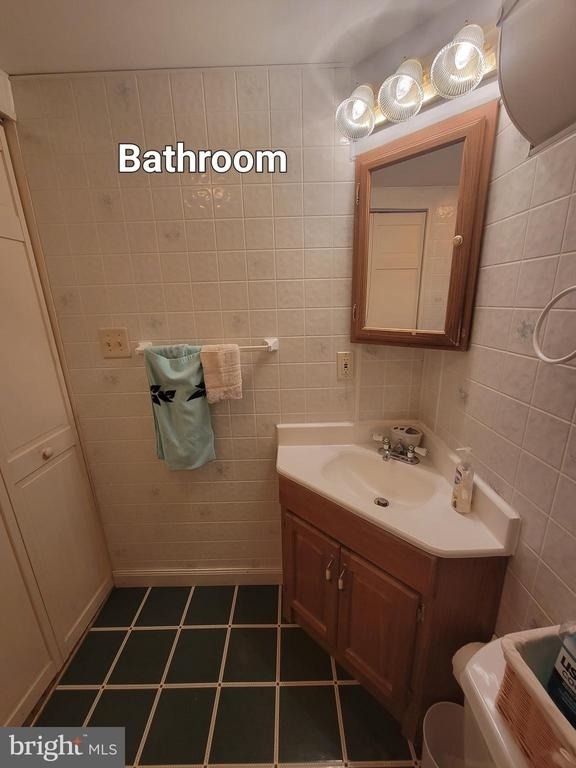 433 Elm Avenue - Photo 1