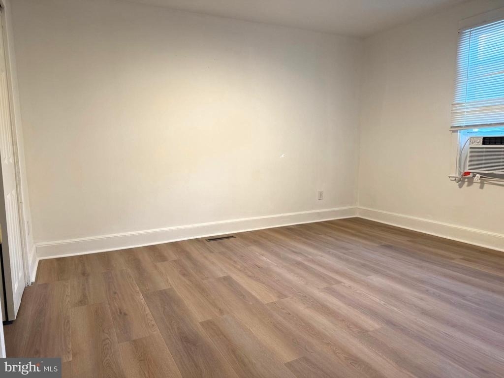 61 West - Photo 8