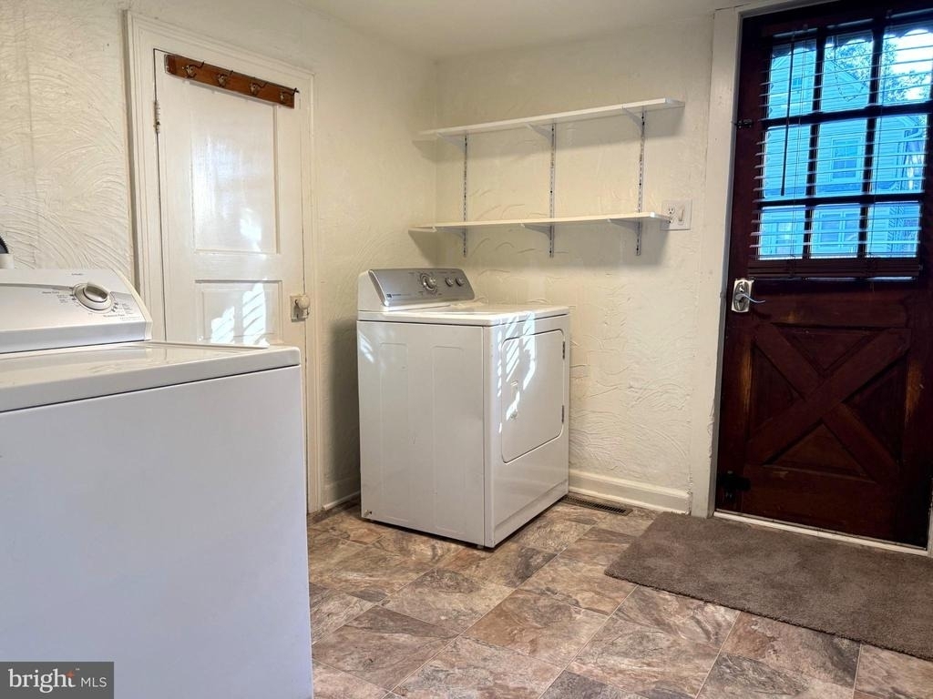 61 West - Photo 1